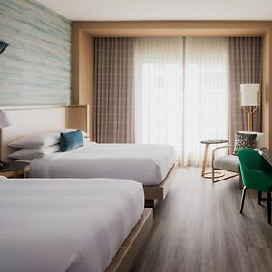 Premium Queen Room Mobility accessible